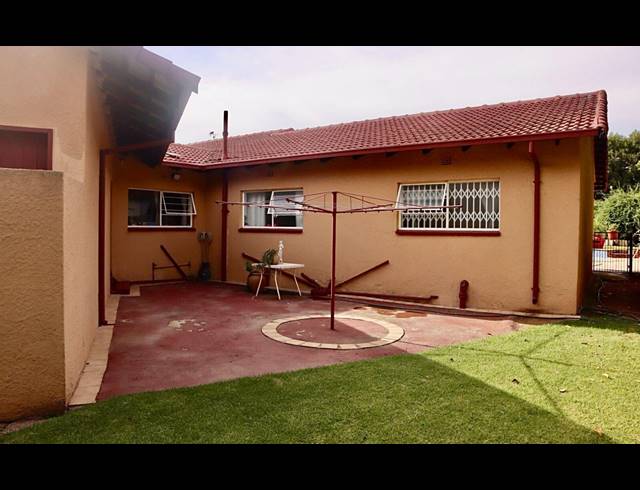 3 BEDROOM HOUSE FOR SALE IN BRACKENHURST